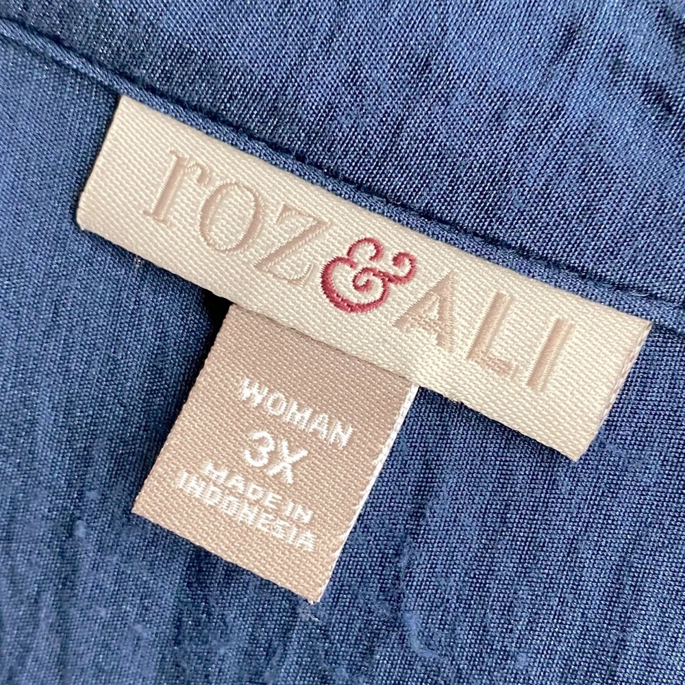 5/$25 Roz & Ali Blue Button Front Blouse 3X - Picture 3 of 16